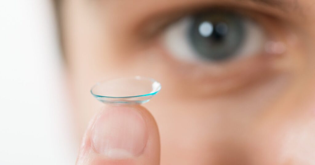 Overnight Contact Lenses: Who it is For and the Benefits